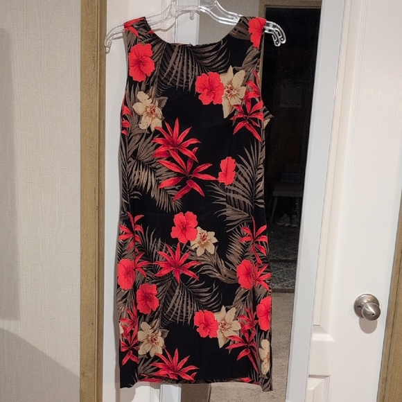 Dress Barn Dresses & Skirts - Black Tropical Floral Sleeveless Shift Dress - Coral Red & Beige Floral